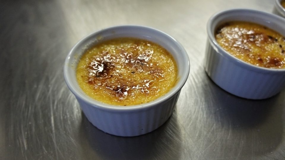 Crème brûlée v kokotkách