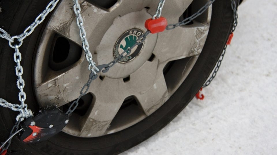 Jak na sněhové řetězy: KROK č. 6 | foto: Jaroslav Hoření, Český rozhlas Jak na sněhové řetězy: KROK č. 6