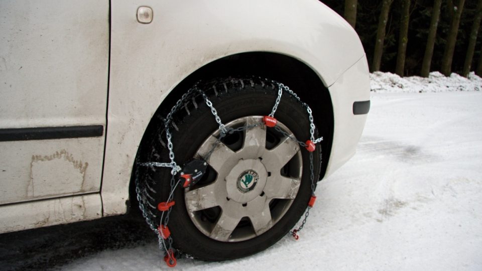 Jak na sněhové řetězy: KROK č. 7 | foto: Jaroslav Hoření, Český rozhlas Jak na sněhové řetězy: KROK č. 7