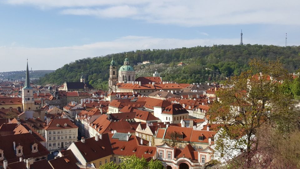 Pohled na Prahu z vyhlídky Na Opyši