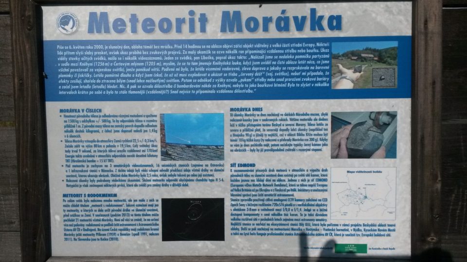 I náhodní kolemjdoucí se mohou dozvědět vše podstatné o tomto meteoritu s rodokmenem