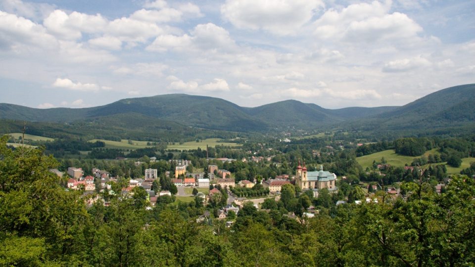 Hejnice ze skalní vyhlídky Poustevníkův kámen