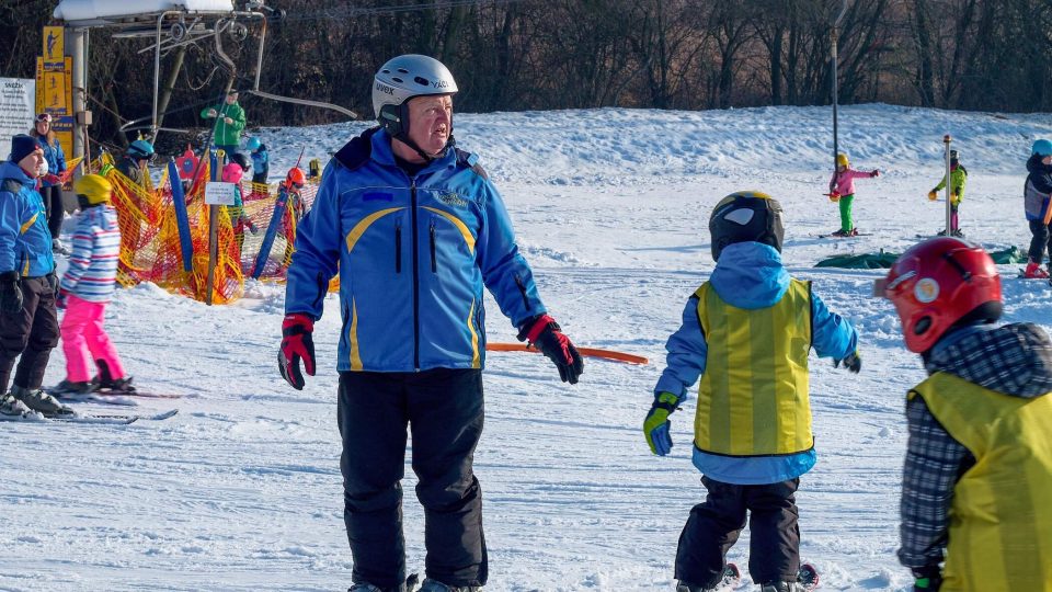 V areálu nechybí lyžařská škola, snowboardové kurzy ani ski servis