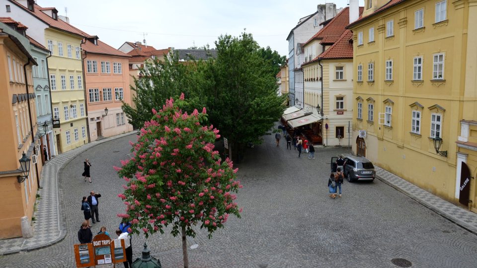 Pohled na Kampu z Karlova mostu