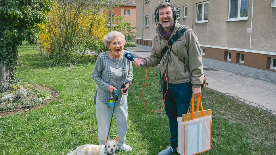 Zdenka Trávníčková nás vyhlížela i se svým pejskem