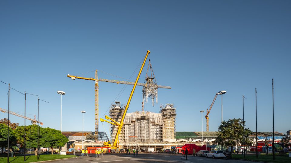 Návrat hodinové věže na budovu Průmyslového paláce