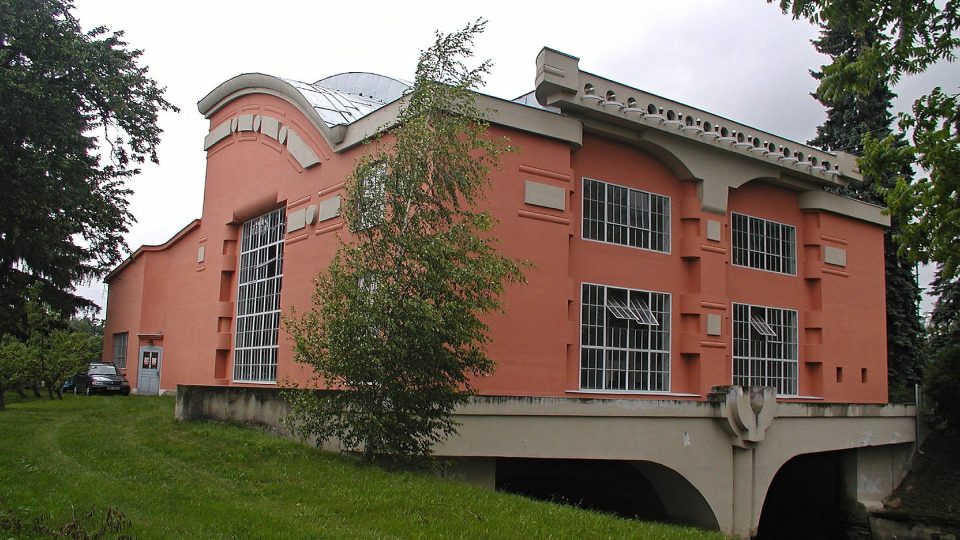 Objekt hájské elektrárny navržený Bohuslavem Fuchsem a Josefem Štěpánkem