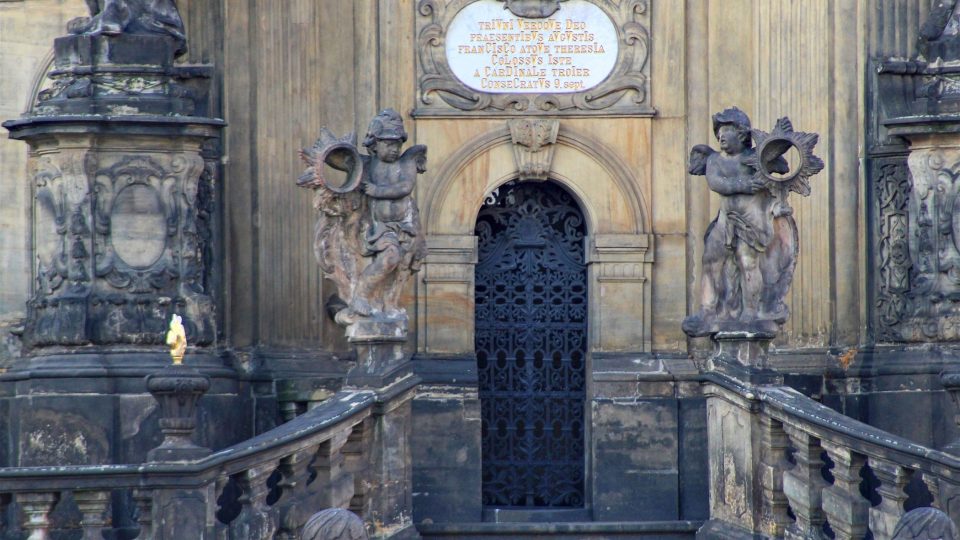 V útrobách Sloupu Nejsvětější Trojice je ukryta kaple