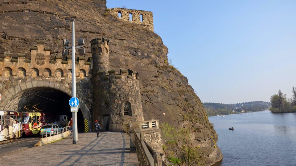 Vyšehradský tunel s Libušinou lázní