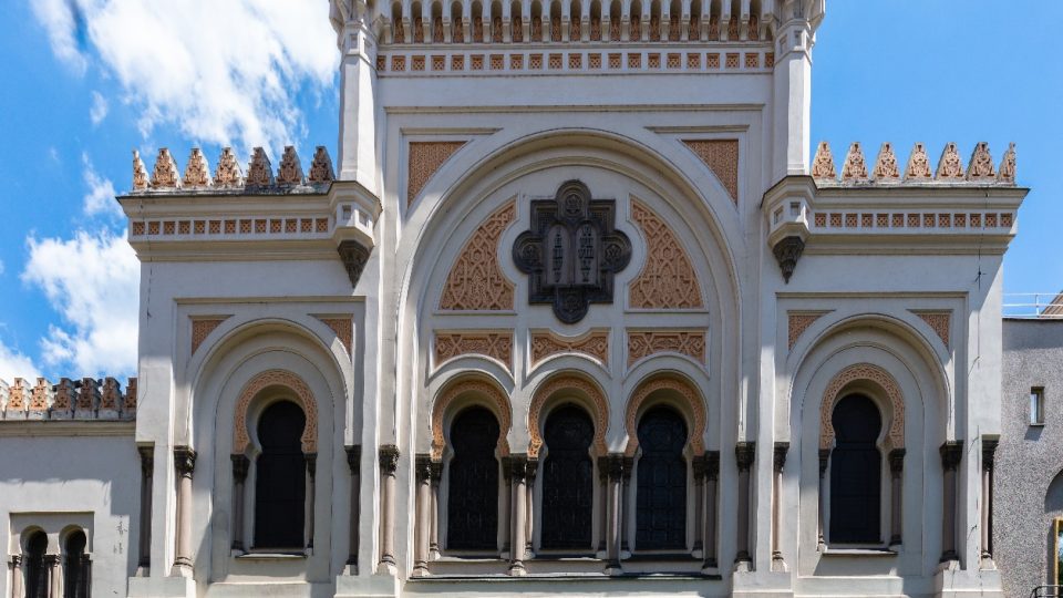 Španělská synagoga je nejmladší synagogou židovského města na pražském Josefově