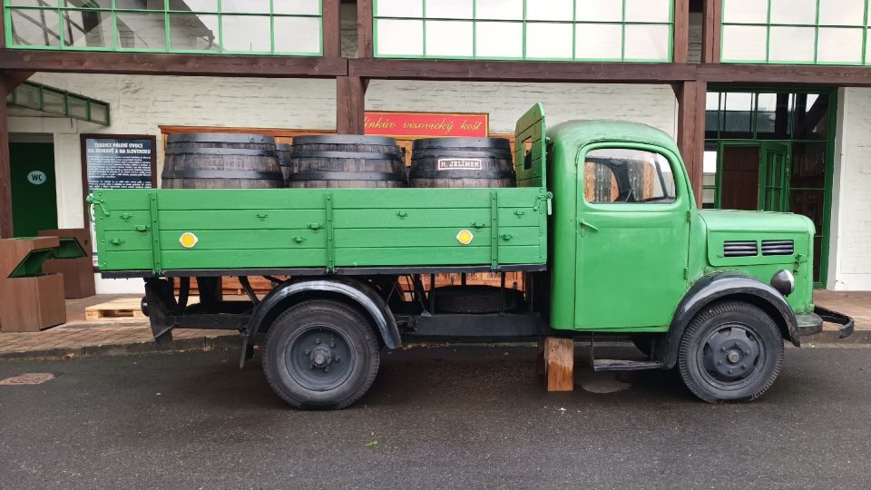 Dnes už je auto jen vzpomínkou na převážení kvasu v minulosti