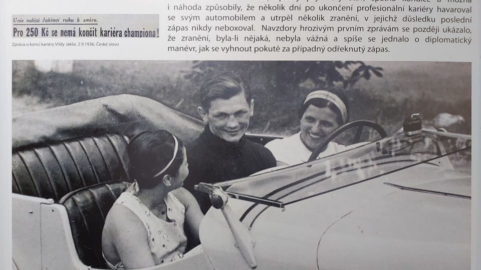 Za volantem s československou automobilovou závodnicí Elou Slavíkovou (vpravo)