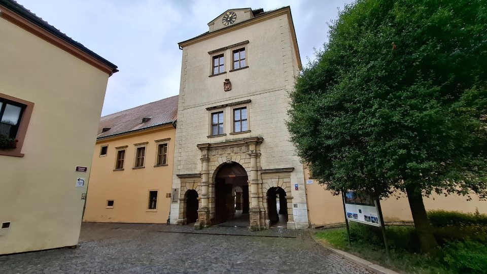 Vstup do zámeckého areálu směrem z centra Moravské Třebové