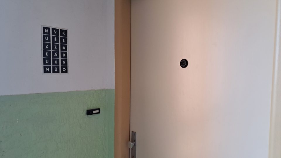 Návštěvníci Muzea věžáků se podívají i do bytu s původním vybavením | foto: Barbora Kvapilová, Český rozhlas Návštěvníci Muzea věžáků se podívají i do bytu s původním vybavením