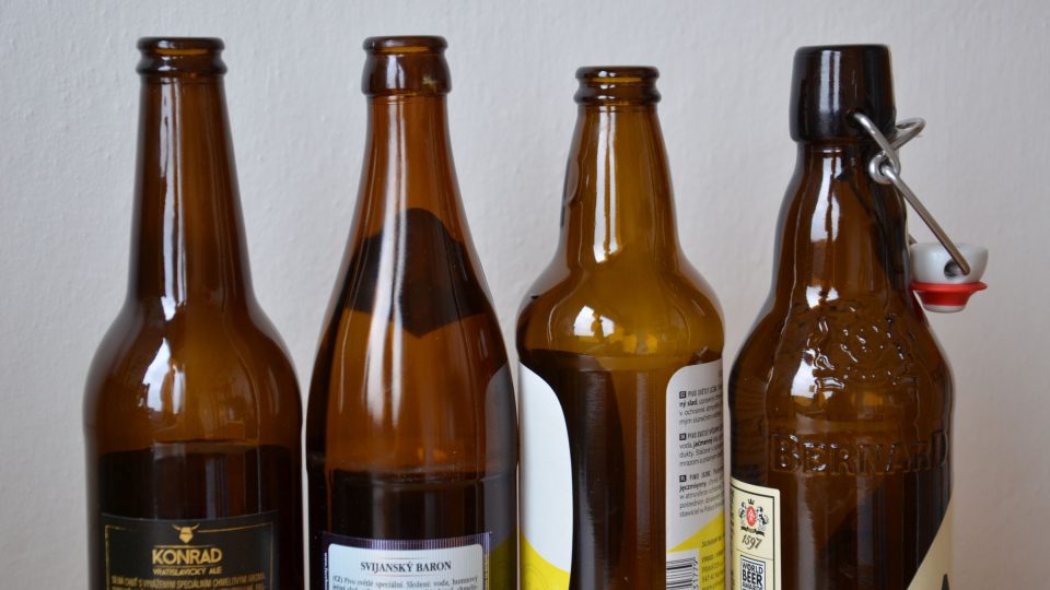 Pivovary se chtěji odlišit a proto přicházejí s novými tvary lahví.JPG