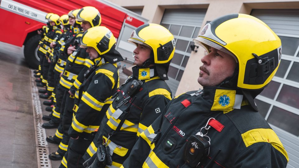 Hasiči z pražského Radotína testují nové zásahové obleky