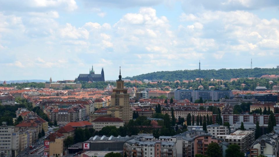 Pohled z vilové osady Baba na Prahu