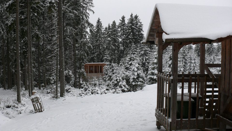 Součástí jeleního výběhu je i pozorovatelna