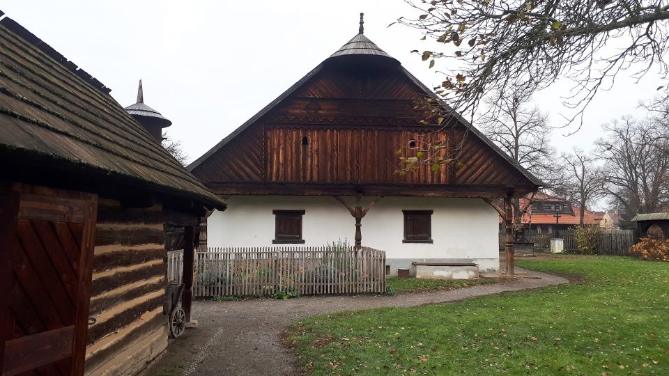 Staročeská chalupa ve skanzenu v Přerově nad Labem