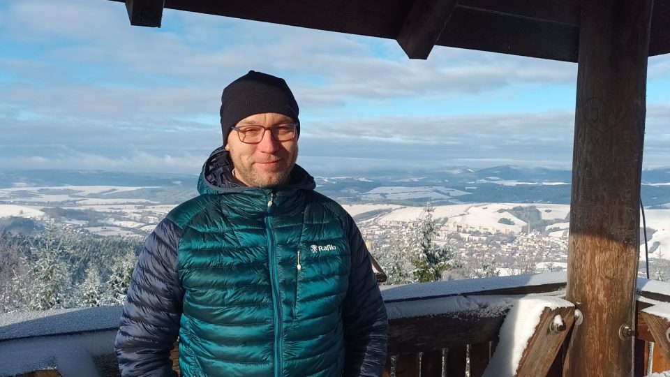 Na rozhlednu na Královci nás vzal historik Městského muzea Valašské Klobouky Petr Odehnal | foto: Silvie Pospíšilová, Český rozhlas Na rozhlednu na Královci nás vzal historik Městského muzea Valašské Klobouky Petr Odehnal
