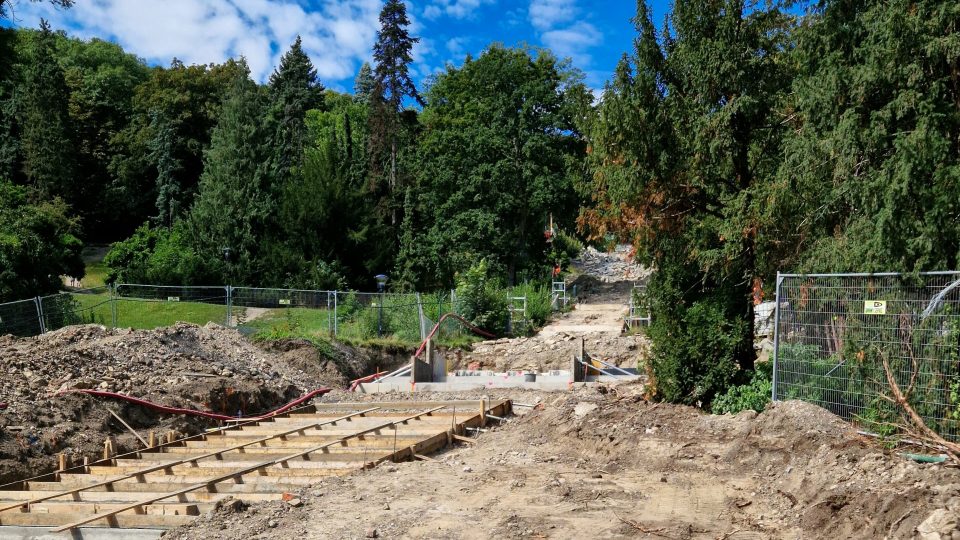 Práce na úpravách lanové dráhy na Petřín