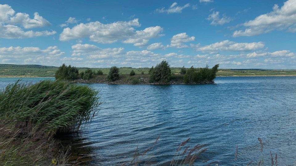 Ostrůvek na jezeře Medard pro hnízdění ptaků