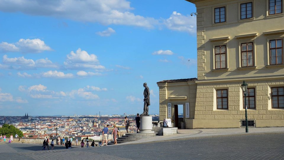 Pomník T. G. Masaryka u paty Salmovského paláce