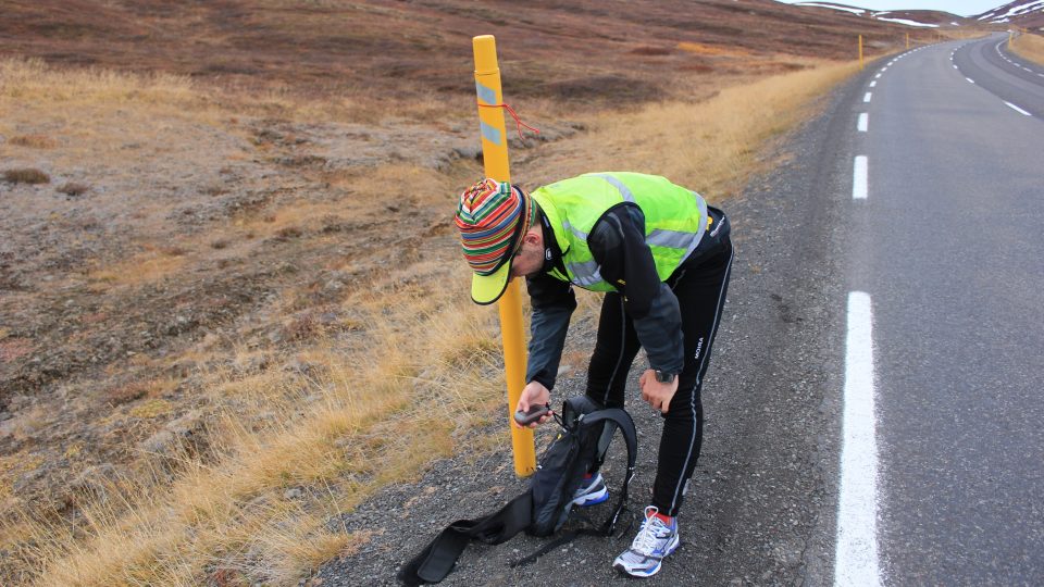 Každý den uběhl minimálně délku maratónu