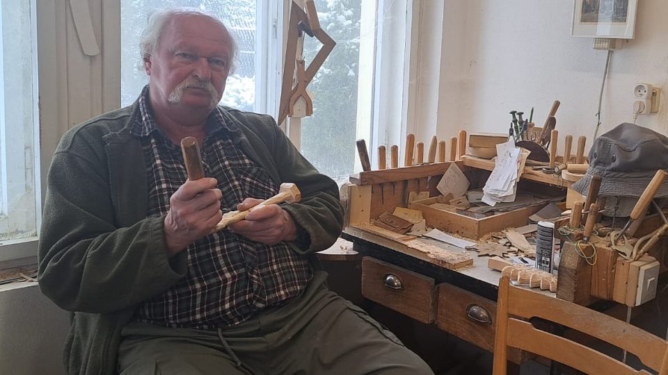 Řezbář Karel Titl | foto: Jitka Englová, Český rozhlas Řezbář Karel Titl