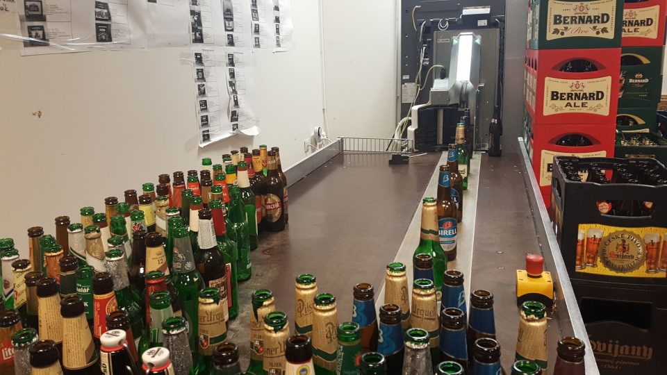 Posuvníkový pás z druhé strany lahvomatu.jpg