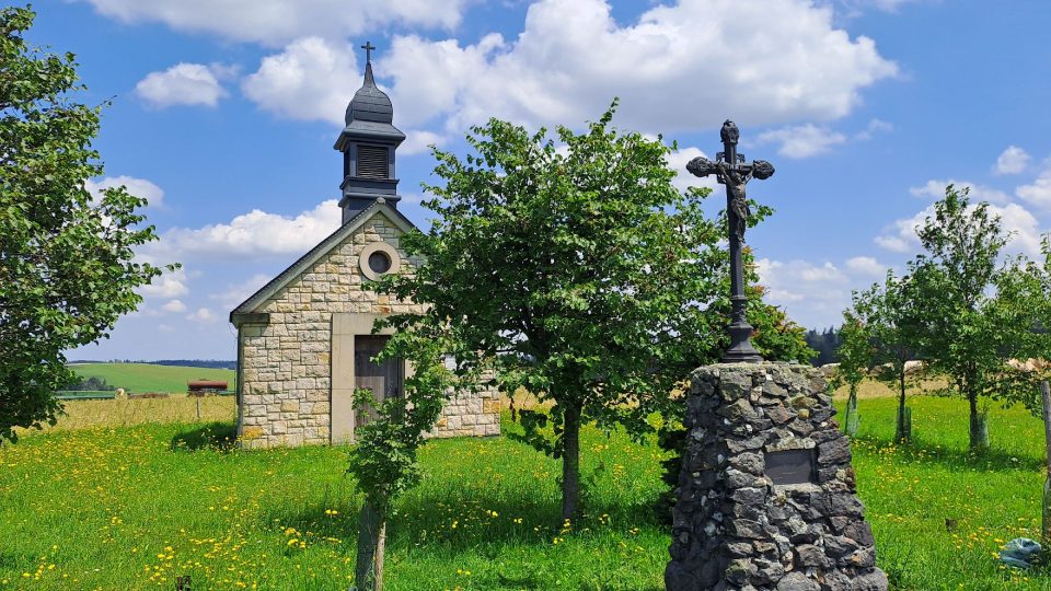 Kříž a kaple u Cesty česko-německého porozumění