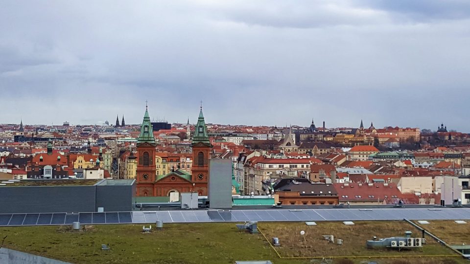 Bazilika sv. Václava z vyhlídky v Parku Sacré Coeur