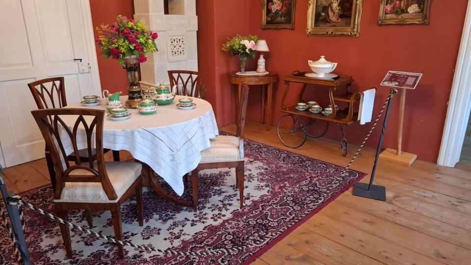 Květinová výzdoba v severovýchodním křídle zámku Veltrusy-2.jpg | foto: Markéta Vejvodová, Český rozhlas Květinová výzdoba v severovýchodním křídle zámku Veltrusy-2.jpg