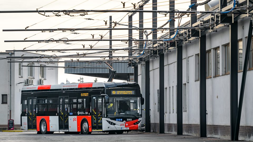 V Praze jezdí první elektrobus