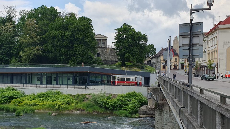 Tramvajová doprava kdysi začínala na českotěšínského nádraží a pokračovala dál do Polska