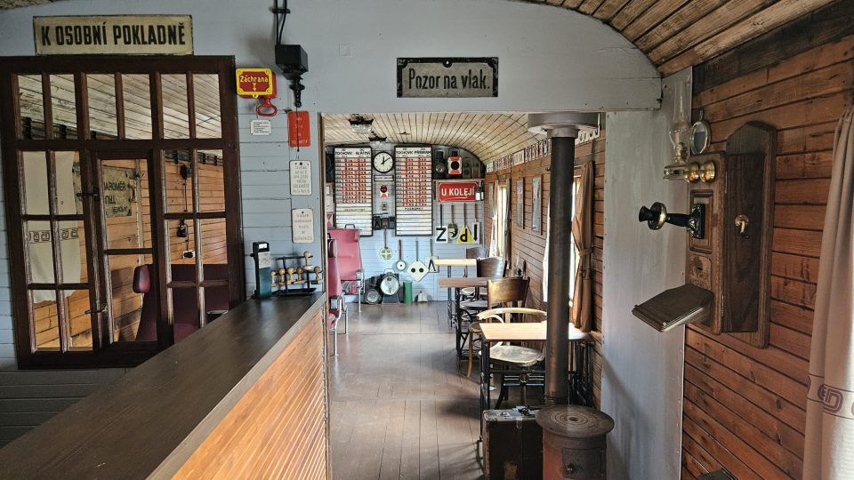 Bývalý vagón Daniel Suk přestavěl na železniční expozici s malou kavárnou