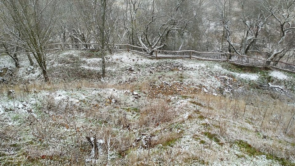 Zbytek po stavbě skokanského můstku na Kunětické hoře