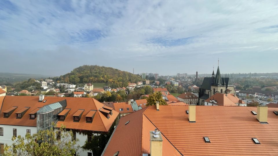 Slánská hora je vysoká 330 metrů