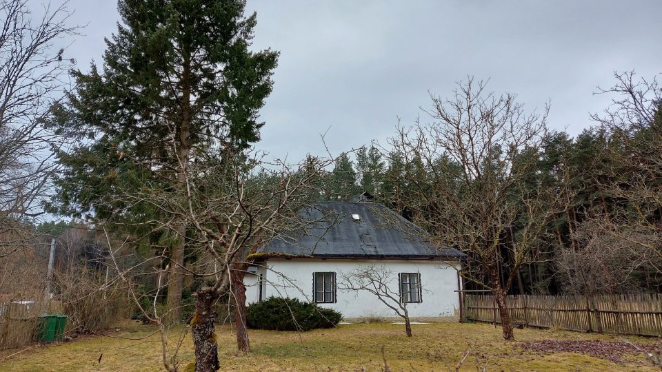 V areálu se dodnes dochovala původní stylová myslivna