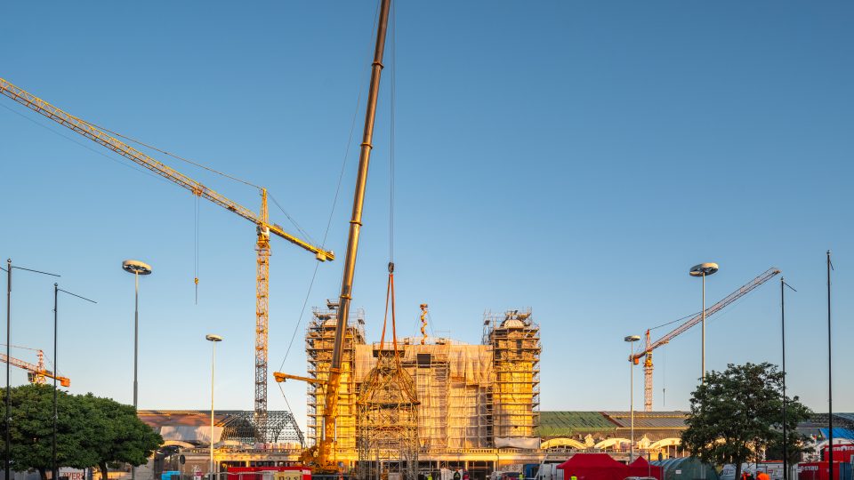 Návrat hodinové věže na budovu Průmyslového paláce