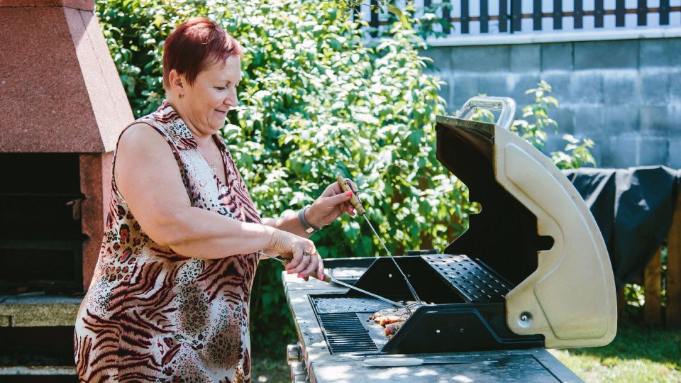 Lenka Hejzlarová nejprve grilovala