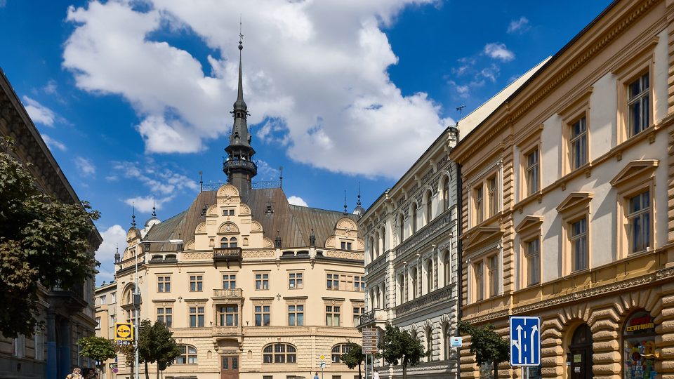 Okresní dům je novorenesanční dvoupatrová nárožní budova z roku 1902 stojící na ulici Dr. Edvarda Beneše