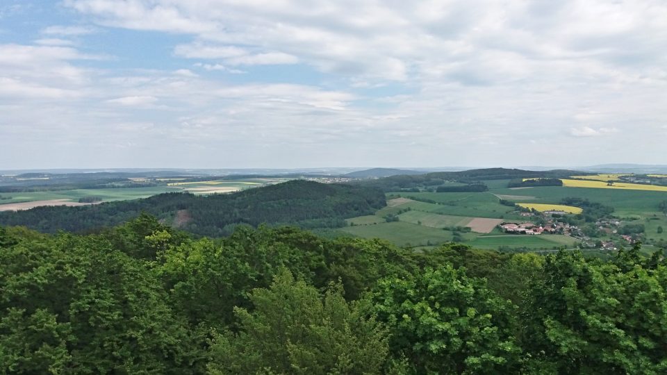 Výhled z rozhledny na Velkém Blaníku