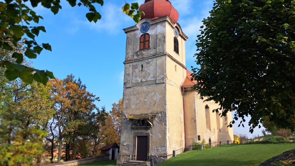 Hodiny na věži v Praskolesích se dodnes natahují ručně