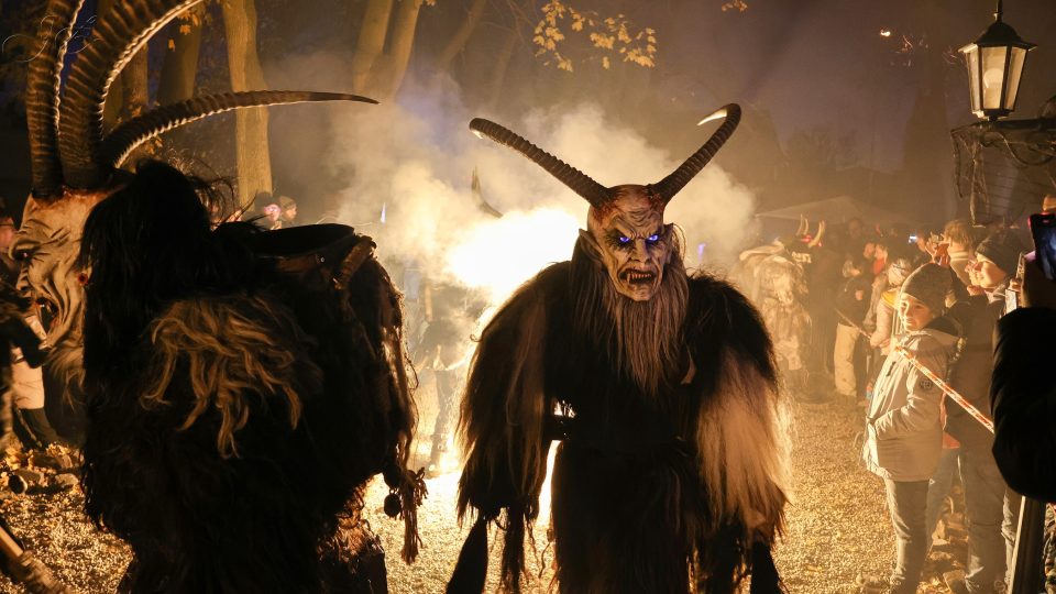 Roman Strouhal se se svojí skupinou pravidelně účastní průvodu Krampusů