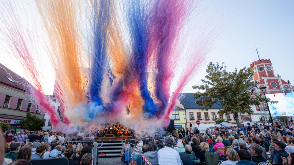 Efektni oslavy - benefice PSO v Polici nad Metuji | foto: archiv Petry Soukupové a PSO Efektni oslavy - benefice PSO v Polici nad Metuji