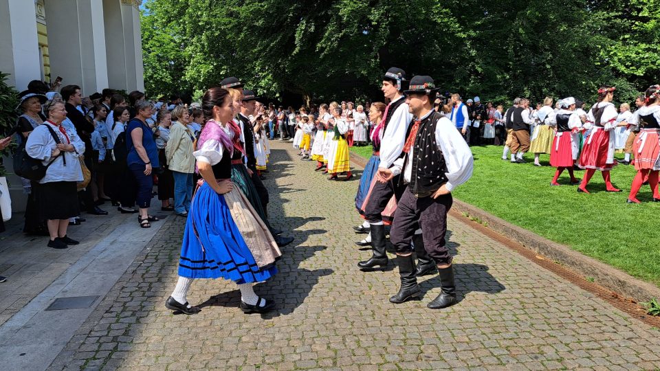 Baráčníci si spolu zatančili českou besedu