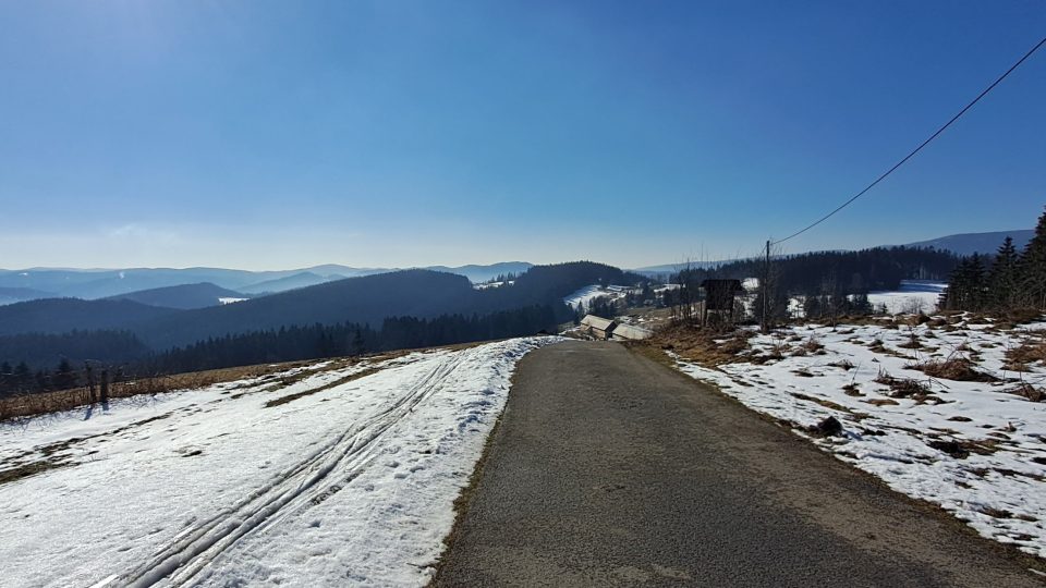 Pohodlnou část cesty po Gruni rádi využívají rodiče s malými dětmi i cyklisté