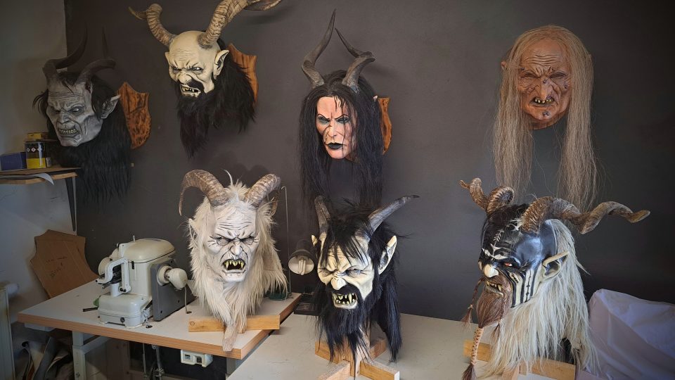 Krampusové Romana Strouhala mají mnoho různých podob