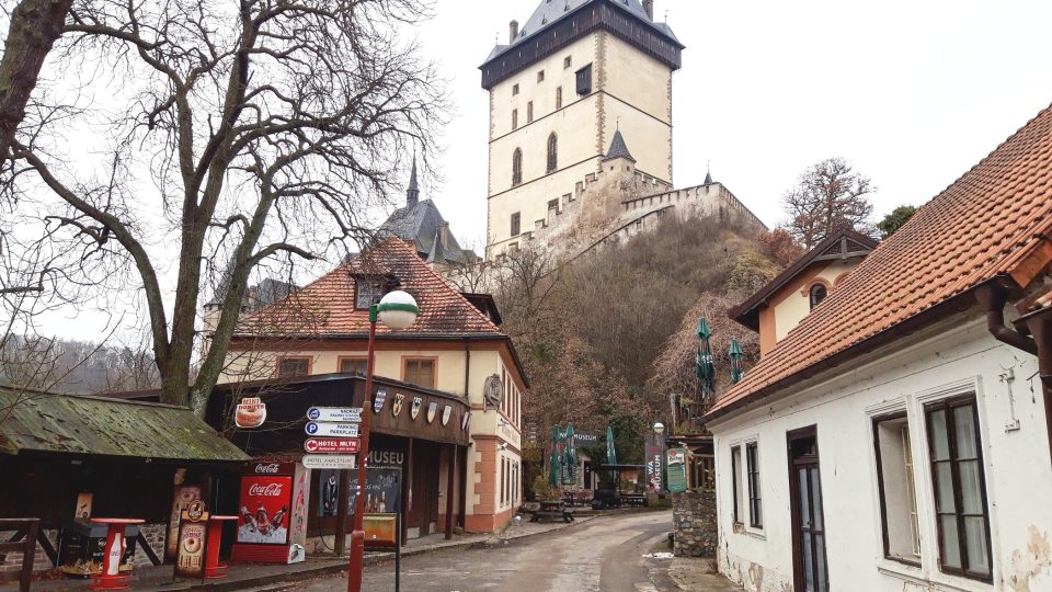 Hrad Karlštejn bývá spojován s Kateřinou z Komárova